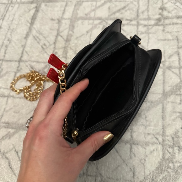 Kitsch Ramen Bowl Crossbody | Foodie Novelty Purse with Gold Chain - Picture 5 of 5